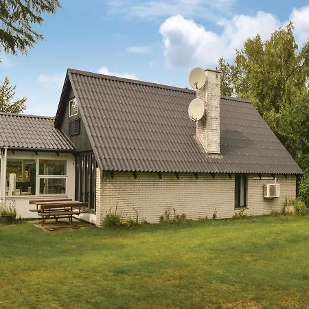 Two-bedroom Holiday In Prázdninový dům *